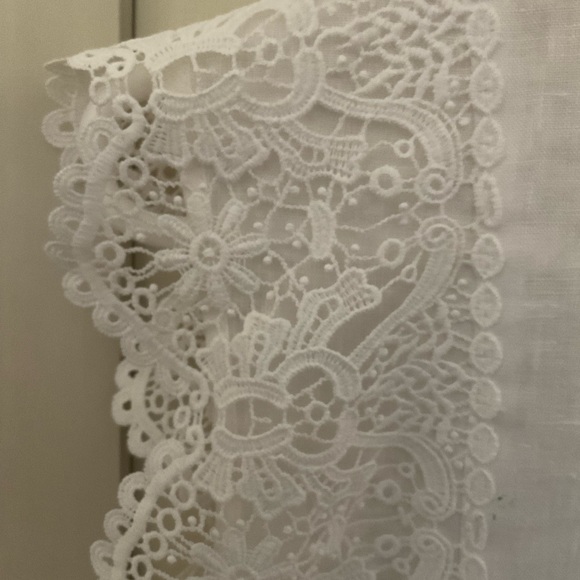 Sleeveless linen blouse and semi sheer floral blouse - Picture 5 of 9